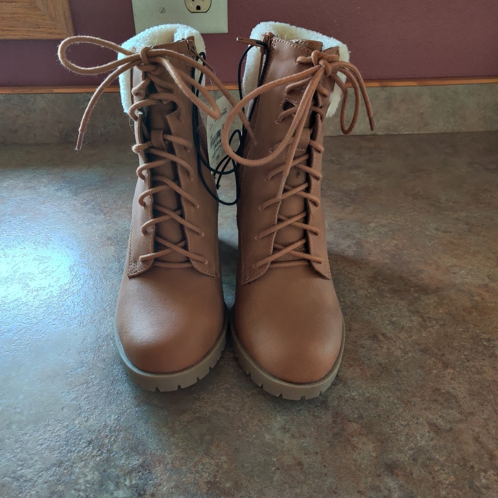 Brand New! Women's Tan Lace-Up Boots